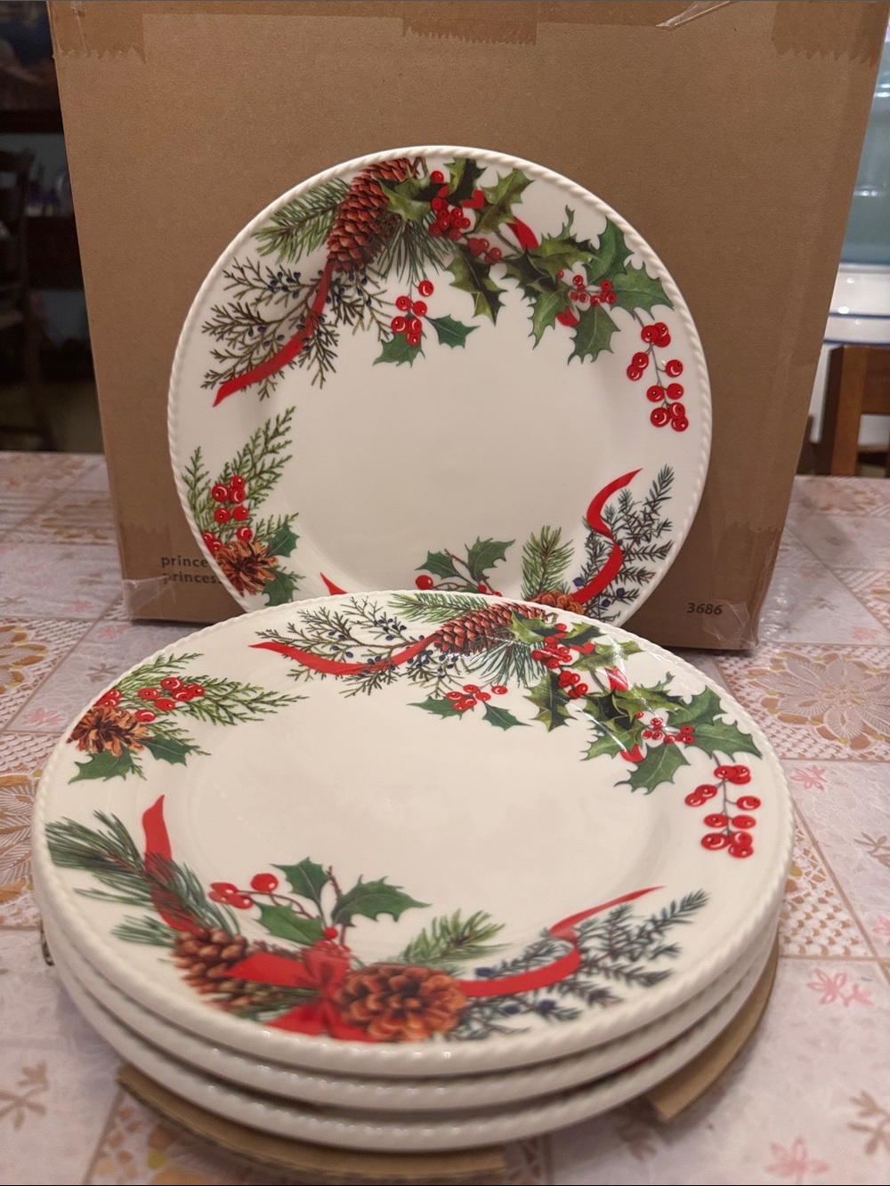 Princess House Holiday Pine & Holly Dinner Plates - Red Green White